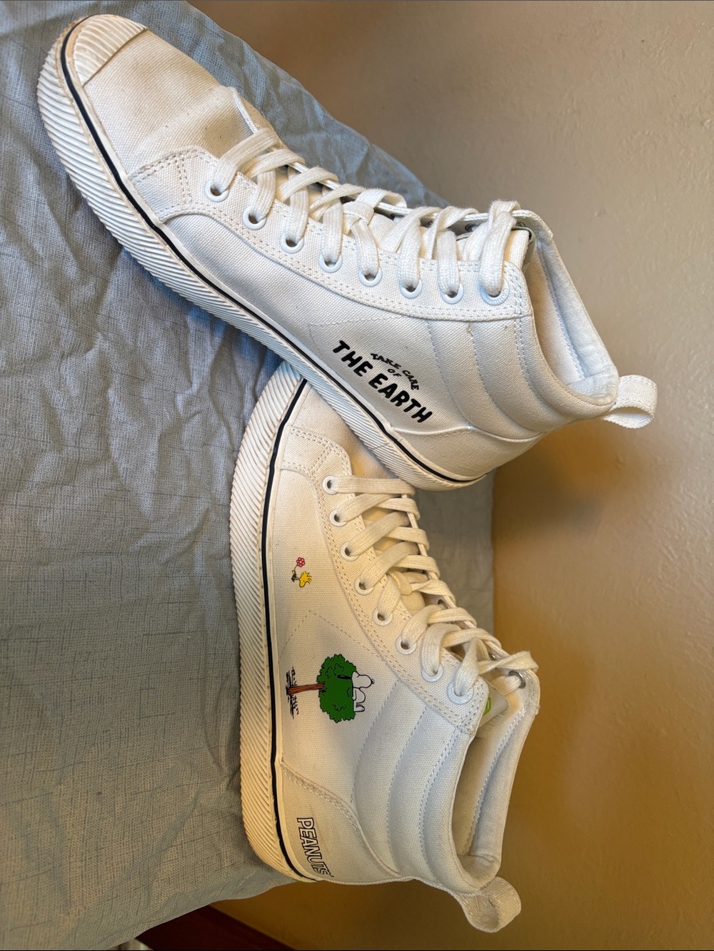 White High-Top Canvas Sneakers with Tree Graphic